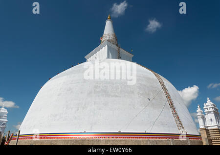 Ruwanwelisaya (Ruwanweli Maha Seya) Stupa, Anuradhapura, Sri Lanka Stock Photo