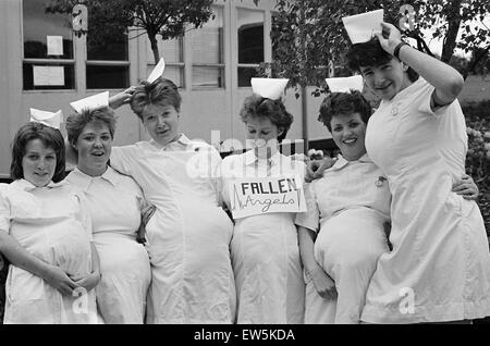 Students from St Mary's Sixth Form College, Middlesbrough, take part in fun run, 11th May 1987. Stock Photo