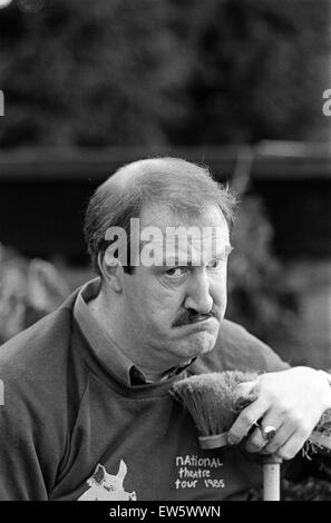 Actor Gordon Kaye in Huddersfield. 4th November 1985. Stock Photo