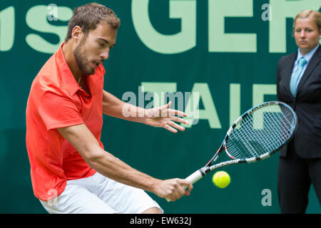 Jerzy Janowicz  (POL) plays a shot in the second round of the ATP Gerry Weber Open Tennis Championships at Halle, Germany. Janowicz  won 6-2, 5-7, 6-2. Stock Photo
