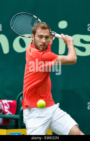 Jerzy Janowicz  (POL) plays a shot in the second round of the ATP Gerry Weber Open Tennis Championships at Halle, Germany. Janowicz  won 6-2, 5-7, 6-2. Stock Photo