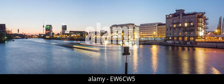 Skyline Berlin, River Spree, Media Spree, Skycraper Living Levels, Mercedes, Berlin