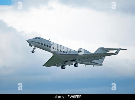 Gulfstream Aerospace G-IV Gulfstream IV-SP leaving Inverness airport, Scotland.   SCO 9895. Stock Photo