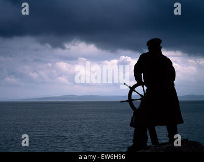 Bronze figure of renowned lifeboatman Richard 'Dic' Evans by Sam Holland looking SE across Red Wharf Bay from outside the Seawatch Centre, Moelfre. Stock Photo