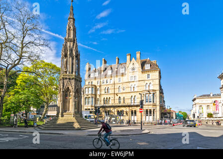 OXFORD CITY THE MARTYR'S MEMORIAL ST.GILES IN FRONT OF THE RANDOLPH HOTEL Stock Photo