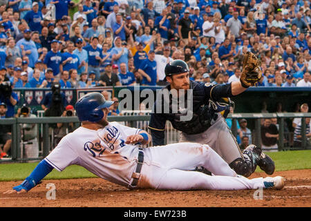 Kansas City, MO, USA. 18th June, 2015. Alex Gordon #4 of the Kansas City Royals is tagged out at home plate by Jonathan Lucroy #20 of the Milwaukee Brewers in the third inning during the MLB game between the Milwaukee Brewers and the Kansas City Royals at Kauffman Stadium in Kansas City, MO. Kyle Rivas/CSM/Alamy Live News Stock Photo