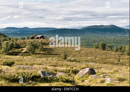 Norway. A remote cabin in the lonely landscape of the Gudbrandsdal Valley, near Vinstra above Lillehammer Stock Photo