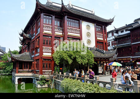 Hu Xin Ting Teahouse Yuyuan Garden Bazaar buildings founded by Ming dynasty Pan family ' Old Chinese city ' shopping area of Shanghai  China   (  Classical Chinese architecture ) Stock Photo