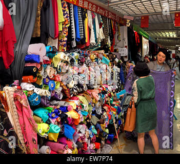 Shíliùpù Fabric Market Shanghai China  (For textiles and custom made clothes, Shi Liu Pu Fabric Market (168 Dong Men Rd.) Stock Photo