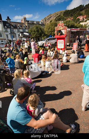 UK, Wales, Conwy, Llandudno, promenade, audience watching Professor Codman’s Punch and Judy show Stock Photo