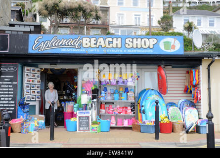 The Esplanade Beach Shop  at Ventnor on the Isle of Wight. Pic MIke Walker, Mike Walker Pictures Stock Photo