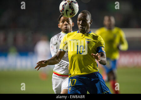 Rancagua, Chile. 19th June, 2015. Mexico's Javier Aquino (back) vies with Ecuador's Walter Ayovi (front) during the Group A match of the Copa America Chile 2015, held in the El Teniente stadium, in Rancagua, Chile, on June 19, 2015. Ecuador won 2-1. Credit:  Luis Echeverria/Xinhua/Alamy Live News Stock Photo