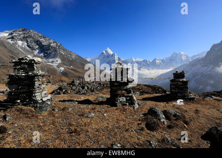 Memorials and Tombstones to climbers and Sherpas who have died on Everest, Thokla Dughla Pass, Sagarmatha National Park, UNESCO Stock Photo