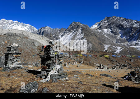 Memorials and Tombstones to climbers and Sherpas who have died on Everest, Thokla Dughla Pass, Sagarmatha National Park, UNESCO Stock Photo