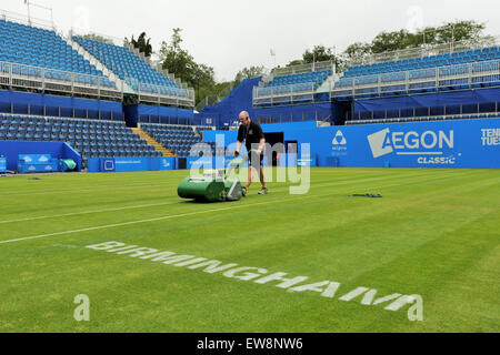 Birmingham, UK. 20th June, 2015. Aegon Classic Tennis Tournament. The Centre Court at Edgbaston Priory is prepared for today's semi-finals but the grass is damp and heavy rain is forecast later in the day, with the risk of hail and thunder. Credit:  Action Plus Sports/Alamy Live News Stock Photo