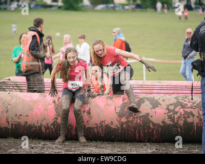 Glasgow, UK. 20th June, 2015. Women run the 5k 'Pretty Muddy' race in support for cancer research at Bellahouston Park. Credit:  Alan Robertson/Alamy Live News Stock Photo