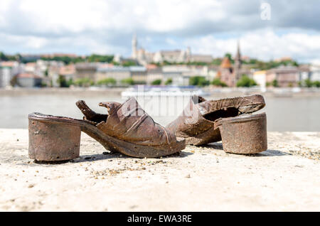 Sculpture of abandoned shoes created by sculptor Gyula Pauer on the banks of the River Danube in Budapest, Hungary Stock Photo