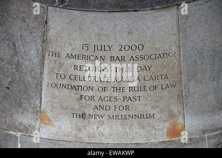 ABA memorial of Magna Carta, Runnymede. One of four engraved stones in the plinth marking rededication ceremonies: 15 July 2000 Stock Photo