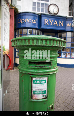 Ireland, Co Wexford, Wexford Town, Common Quay Street, green painted Irish Post pillar box Stock Photo