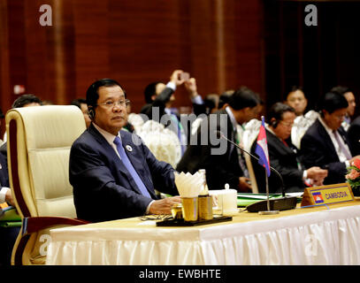 Nay Pyi Taw, Myanmar. 22nd June, 2015. Cambodian Prime Minister Hun Sen (L) attends the 7th Summit of Cambodia, Laos, Myanmar and Vietnam (CLMV) at Myanmar International Convention Center (MICC) in Nay Pyi Taw, Myanmar, June 22, 2015. The 7th Summit of Cambodia, Laos, Myanmar and Vietnam (CLMV) kicked off in Nay Pyi Taw on Monday. Credit:  U Aung/Xinhua/Alamy Live News Stock Photo