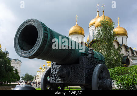 Russia, Moscow, Kremlin, the Tsar Pushka Cannon with the Assumption Cathedral gold domes in the background Stock Photo