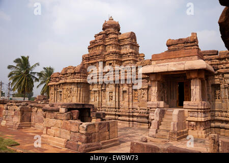 Tempelgebäude aus der Chalukya-Dynastie, UNESCO-Welterbe in Pattadakal, Karnataka, Indien, Asien  |  Chalukya style temple compl Stock Photo