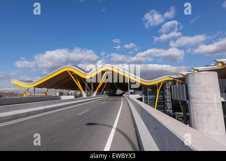 Arriving to Adolfo Suárez Madrid–Barajas Airport  terminal T4, designed by architects Antonio Lamela and Richard Rogers