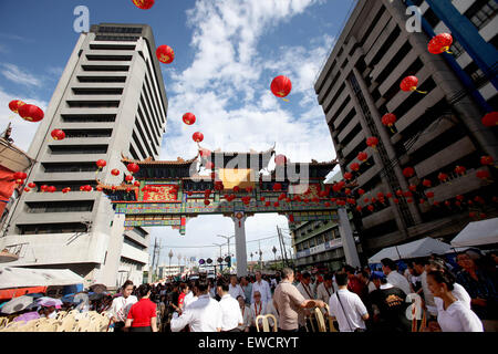 Manila, Philippines. 23rd June, 2015. People gather around the new Chinatown Friendship Arch during its unveiling in Manila, the Philippines, June 23, 2015. Credit:  Rouelle Umali/Xinhua/Alamy Live News Stock Photo