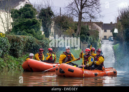 RNLI rescue teams in Lyng, Somerset during flooding in Feb 2014 Stock Photo