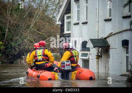 RNLI rescue teams in Lyng, Somerset during flooding in Feb 2014 Stock Photo