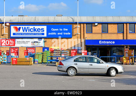 Wickes home improvement centre DIY & trade building materials store with free car park part of Travis Perkins group Brentwood, Essex, England, UK Stock Photo