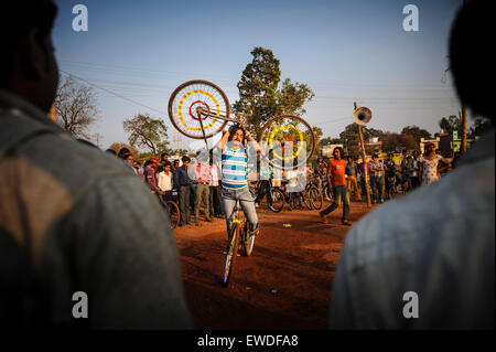 Street circus artists giving a show in Shivpuri, Madhya Pradesh, India. Stock Photo