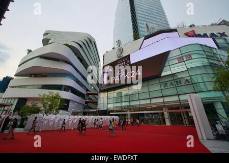 BANGKOK, THAILAND - FEBRUARY 03: Entrance To The Emporium Luxury Shopping  Mall In Downtown Bangkok February 03, 2017 In Bangkok Stock Photo, Picture  and Royalty Free Image. Image 76378672.