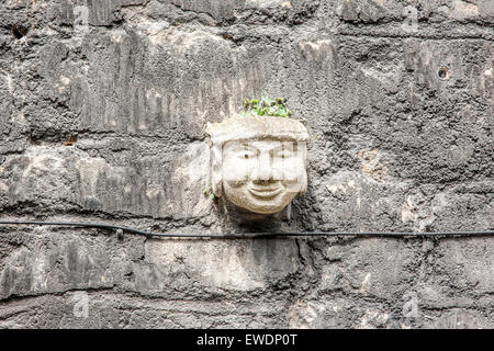 Hand carved Bath Stone face on a wall in Walcot Street Bath one of more than 30 grotesques on display Stock Photo