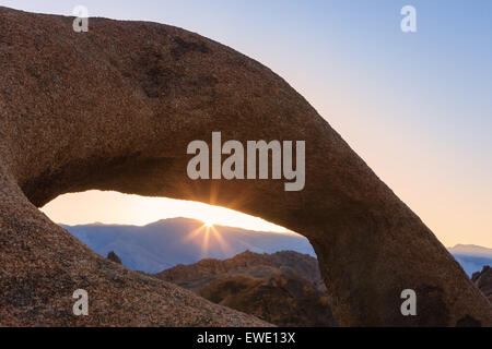 Sunrise at Mobius Arch in the Alabama Hills with the view towards the Sierra Nevada, California, USA. Stock Photo