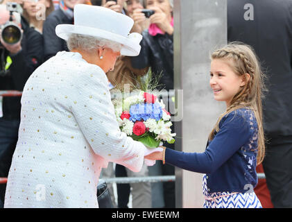 Berlin, Germany. 24th June, 2015. British Queen Elizabeth II. receives flowers from a girl as a gift following her visit to the Technical University (TU) of Berlin, Germany, 24 June 2015. The British Queen and her husband are on their fifth state visit to Germany. PHOTO: STEPHANIE PILICK/dpa/Alamy Live News Stock Photo