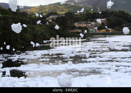 Sao Paulo. 24th June, 2015. Photo taken on June 24, 2015 shows a general view of the polluted Tiete River in Pirapora do Bom Jesus, about 50km away from Sao Paulo, Brazil. Tiete is the main river of Sao Paulo State and the pollutant foam is related to the low flow of water and the presence of untreated sewage, according to Sao Paulo's State Environment Department. © Rahel Patrasso/Xinhua/Alamy Live News Stock Photo