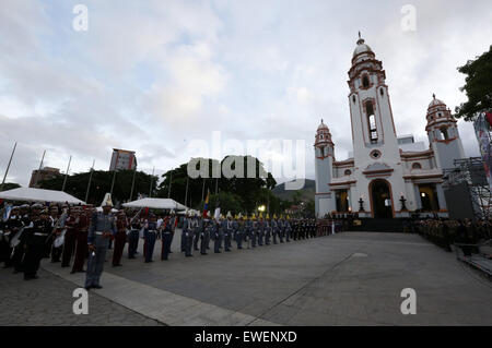 Caracas, Venezuela. 24th June, 2015. People take part in the raising ceremony of Venezuelan national flag as part of the commemoration events for the 194th anniversary of the Battle of Carabobo, a key event in the nation's independence from Spain, at the National Pantheon in Caracas, Venezuela, on June 24, 2015. © Gabriel Lara/AVN/Xinhua/Alamy Live News Stock Photo