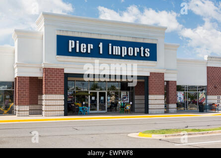 Pier 1 Imports furniture / interiors store in Gainesville, Virginia, USA Stock Photo