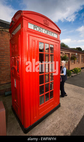 UK, England, Worcestershire, Bewdley, Severn Valley Railway station, visitor, lokoing at rare K4 phone/post box Stock Photo