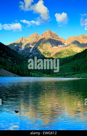 Maroon Bells reflected on Maroon Lake, White River National Forest, Aspen, Colorado USA Stock Photo