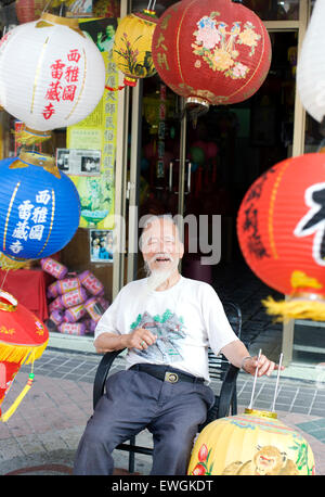 Lantern maker, Wu-Dui-Hou, at his Wu Dui-hou Latern shop. Lukang. Taiwan. Stock Photo