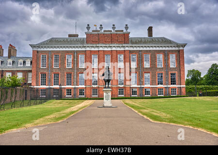 Kensington Palace is a royal residence set in Kensington Gardens, in the Royal Borough of Kensington and Chelsea in London Stock Photo