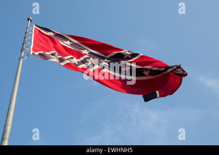 June 26, 2015 - Trimble, Tennessee, U.S - A large Confederate flag waves above the Parks Cemetery Ridge Confederate Memorial Plaza in Trimble, Tennessee. (Credit Image: © Raffe Lazarian/ZUMA Wire/ZUMAPRESS.com) Stock Photo