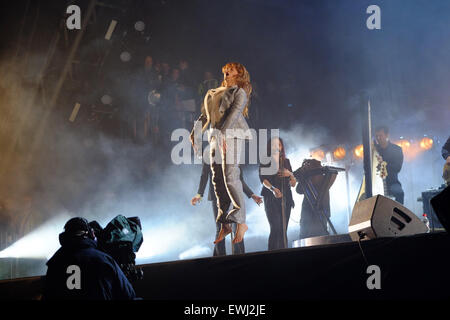 Glastonbury Festival, Somerset, UK. 26 June 2015. Florence Welch, of Florence and the Machine gets a rapturous  reception from the Glastonbury crowd as she headlines the Friday night bill on the Pyramid Stage. Florence and the Machine replaced the original headline act Foo Fighters after the bands frontman Dave Grohl broke a leg during a show in Gothenburg, Sweden. Credit:  Tom Corban/Alamy Live News Stock Photo