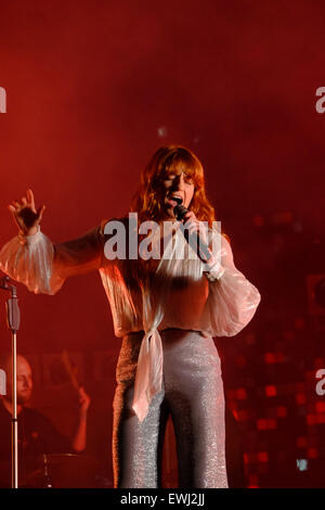 Glastonbury Festival, Somerset, UK. 26 June 2015. Florence Welch, of Florence and the Machine gets a rapturous  reception from the Glastonbury crowd as she headlines the Friday night bill on the Pyramid Stage. Florence and the Machine replaced the original headline act Foo Fighters after the bands frontman Dave Grohl broke a leg during a show in Gothenburg, Sweden. Credit:  Tom Corban/Alamy Live News Stock Photo
