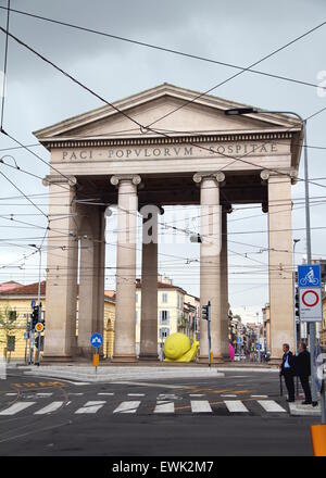 Milan, Piazza XXIV Maggio, Porta Ticinese Stock Photo Alamy