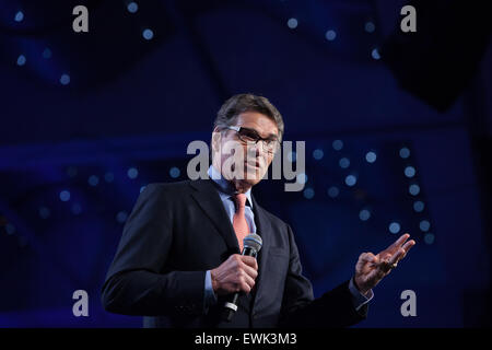 Governor Rick Perry addressing the crowd at the 2015 Western ...