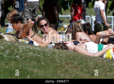 Vancouver, Canada. 27th June, 2015. A resident enjoys sun tanning at a park in Vancouver, Canada, June 27, 2015. According to the weather forecast from Environment Canada, heat wave warning was issued in Vancouver with temperature expected to rise dramatically over the weekend with about 30 degree Celsius. The inland of British Columbia may hit at 40 degree. © Liang sen/Xinhua/Alamy Live News Stock Photo
