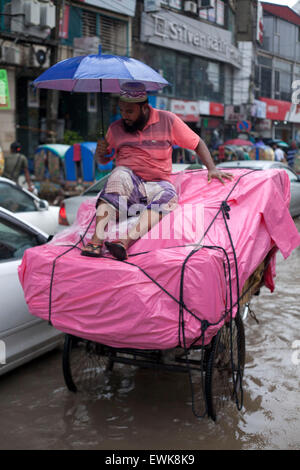 Dhaka, Bangladesh. 27th June, 2015. Waterlogged streets during rain  in Dhaka on 27th June 2015.Heavy raining in the city continued for a four consecutive day, inflicting endless suffering on the people as water logging hampered educational and business activities. Credit:  zakir hossain chowdhury zakir/Alamy Live News Stock Photo